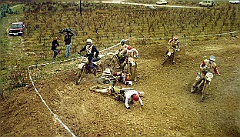 1980 c1A constanti1  1980 - 5º Trofeo Montesa - 1ª Prueba Grupo A - Circuito Les Forques (Constanti, Tarragona) 10 febrero 1980 - Holeshot de Joaquim Suñol y caida en la primera curva. : trofeo montesa, 1980, constanti, joaquim suñol