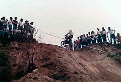 1981 cF1 p sallent  1981 - 6º Trofeo Montesa - Grupo A y B - 1ª FINAL - Circuito del Valles (Sabadell/Terrassa, Barcelona) - 4 y 5 Abril 1981 (Coincidiendo con Campeonato del Mundo) Jordi Sallent #4  en "El Cañon" : trofeo montesa, 1981, valles, jordi sallent, motocross, moto-cross, moto, cross