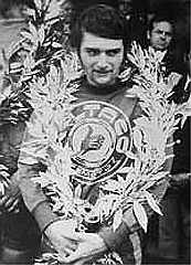 otras 1973 b mk6 vp valles73meta4  1973 - Un error de los jueces dieron el triunfo del GP de España 1973 a Hans Maisch, y Jim Pomeroy se queda con esta cara.  A los pocos dias se corrigió el error, pero Maisch nunca devolvió el trofeo. : 1973, circuito del valles, motocross, jim pomeroy, gp, the first, spain