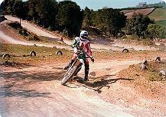 1980 01 kim 050a  1980 Joaquim Suñol (Montesa Cappra VE 250) en el Circuito de Motocross de Les Franqueses (Barcelona) Estrenando la Cappra VE 250 : joaquim suñol, 1980, les franqueses, circuito, montesa cappra 250 VE